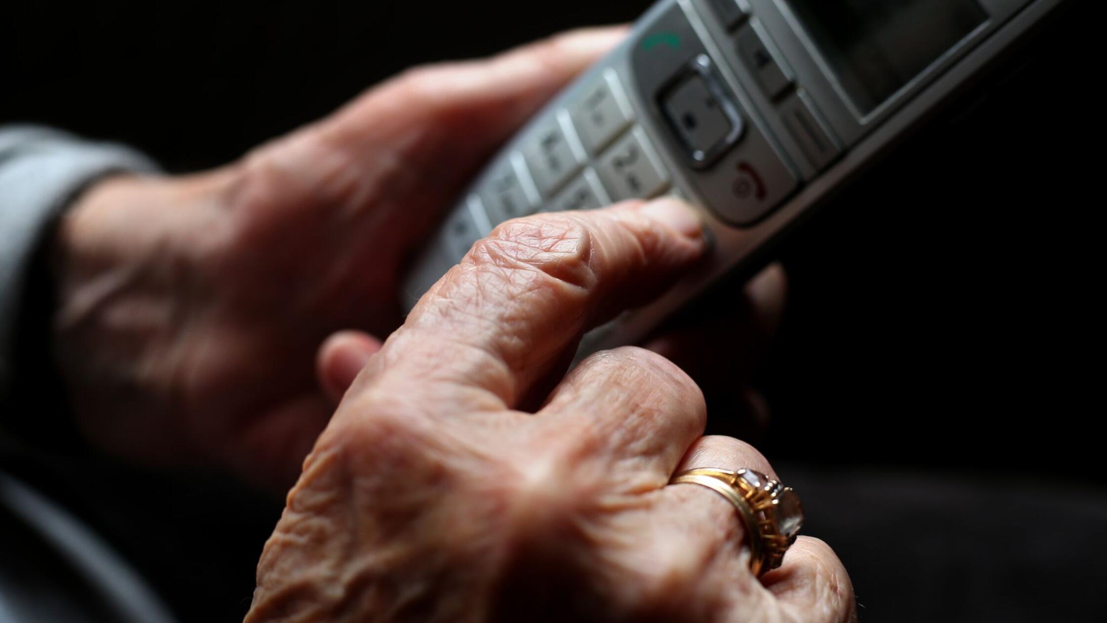 Falscher Krankenhausmitarbeiter erbeutet sechsstellige Summe