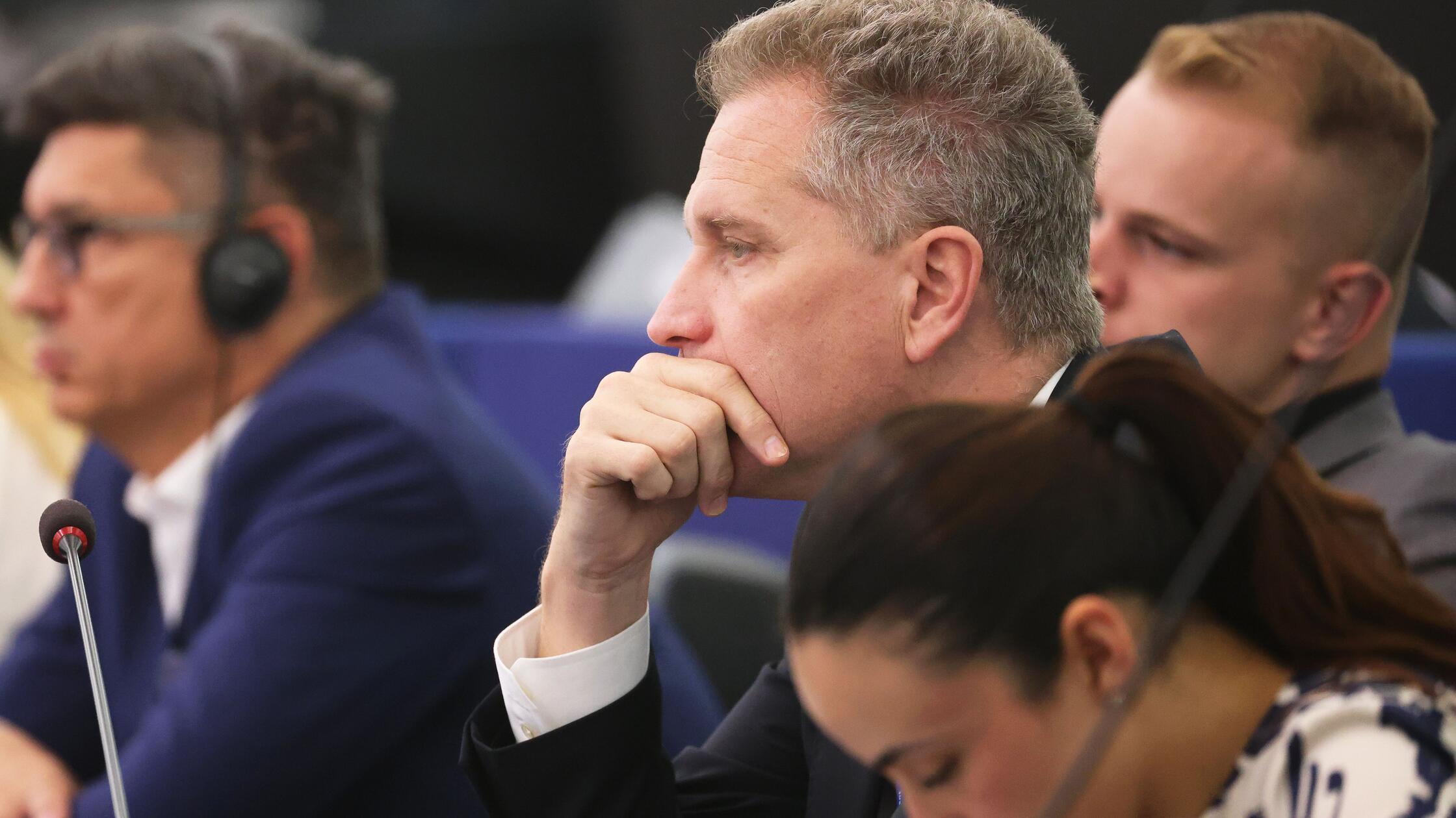 Brandmauer gefallen? EU-Votum für schwächeres Lieferkettengesetz mit Stimmen von rechtsaußen