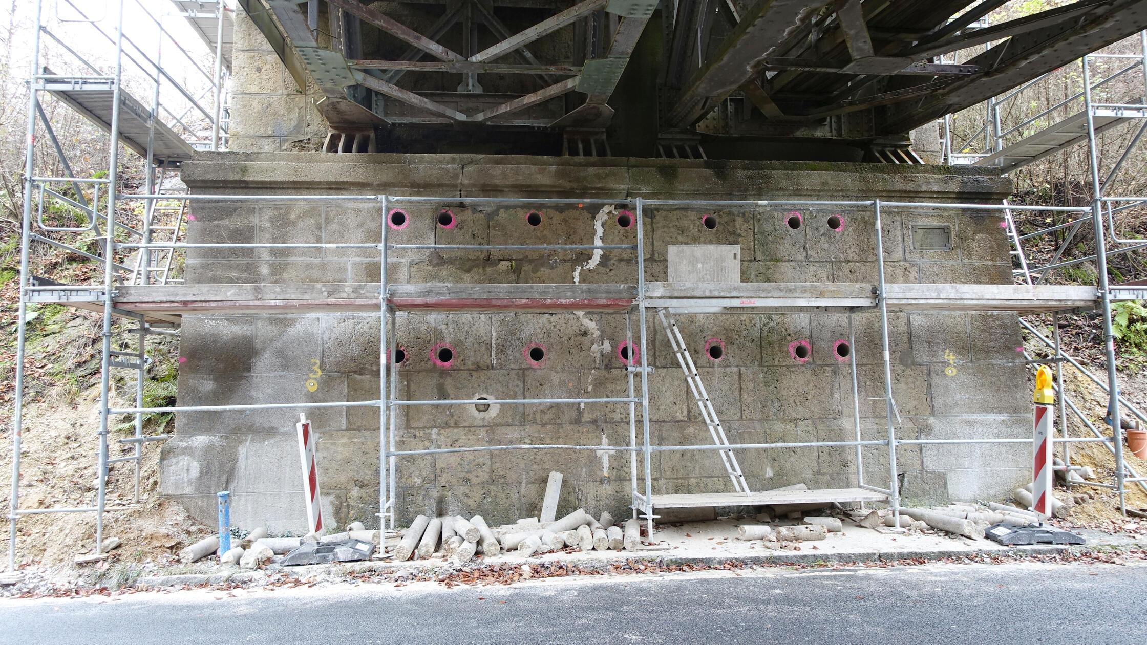 Bohrungen am westlichen Widerlager der Eisenbahnbr