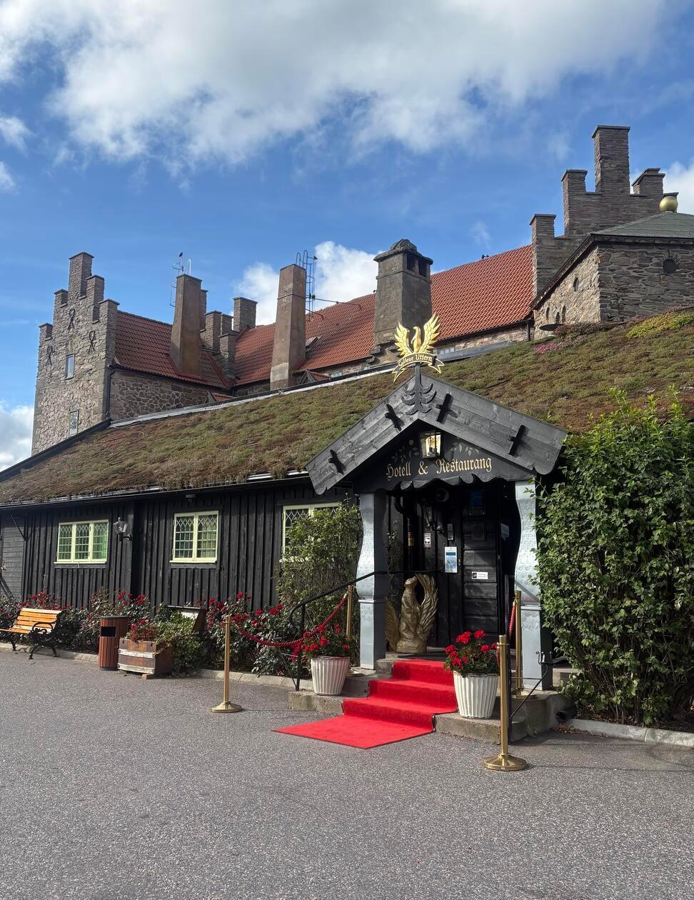 In die alte Burg von Gyllene Uttern beherbergt heute ein Hotel samt Restaurant.