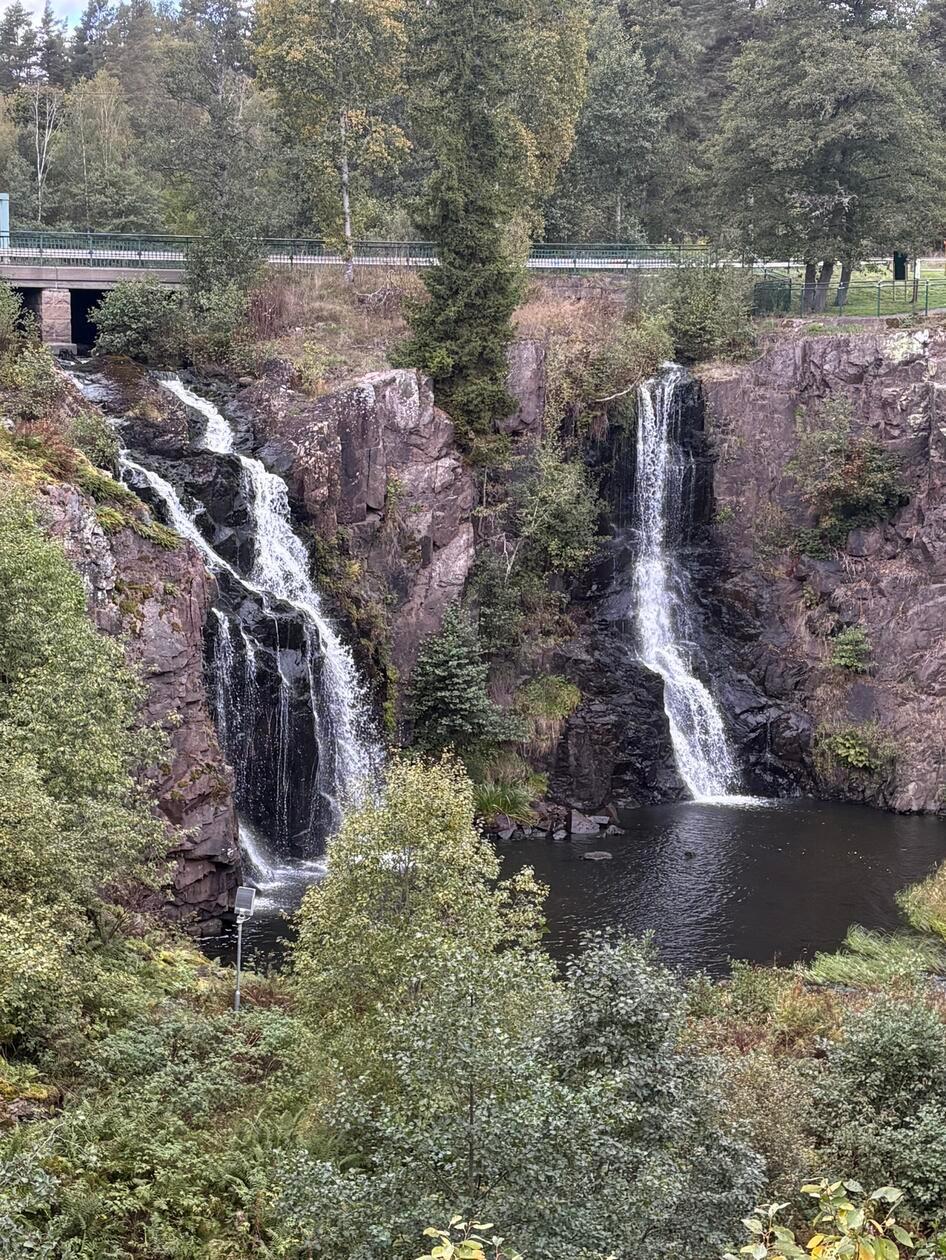 Direkt daneben: Der Stalpet Wasserfall, mit rund 20 Metern der größte Wasserfall Südschwedens.