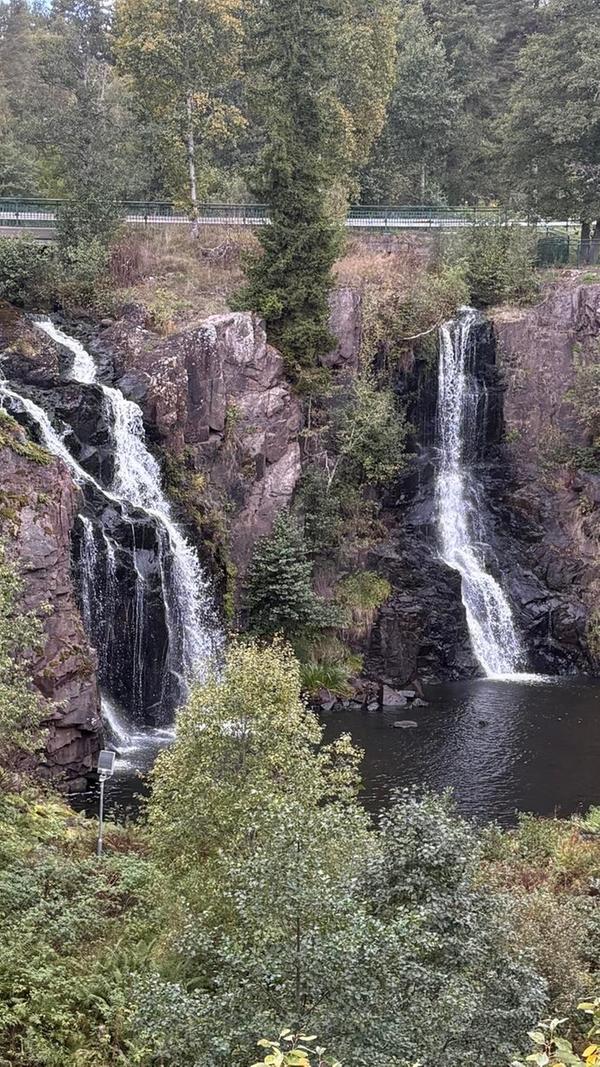 Direkt daneben: Der Stalpet Wasserfall, mit rund 20 Metern der größte Wasserfall Südschwedens.