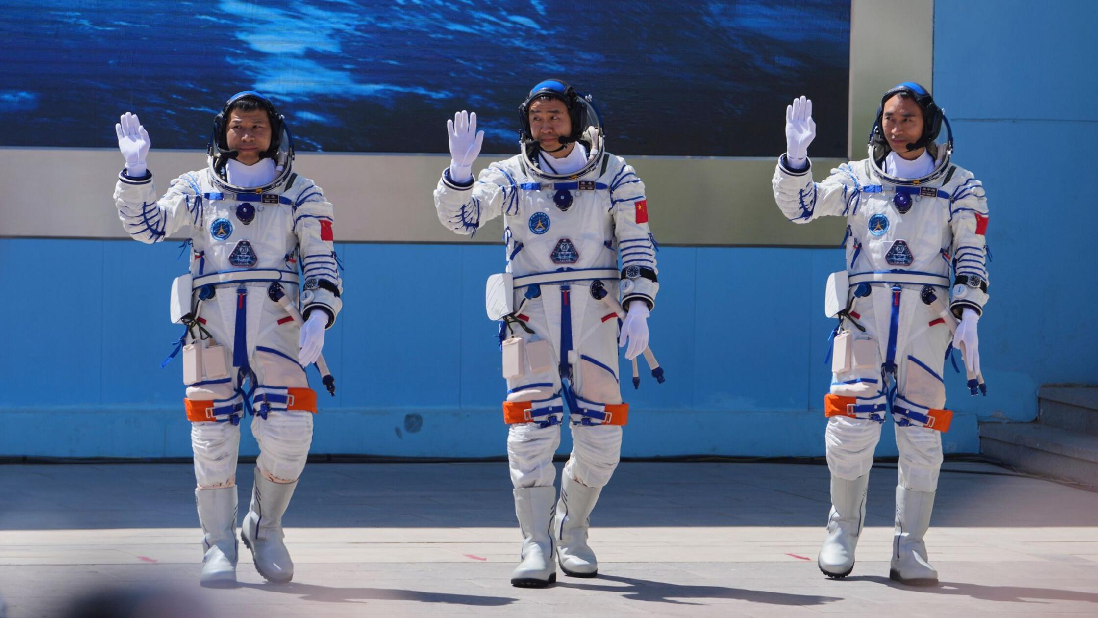 Chinas gestrandete Astronauten sollen aus All zurückkehren