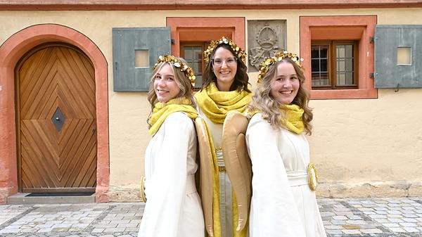 Die drei Forchheimer Weihnachtsengel 2025 (von links): Emily Sander, Sarah Löblein und Franziska Schmitt.