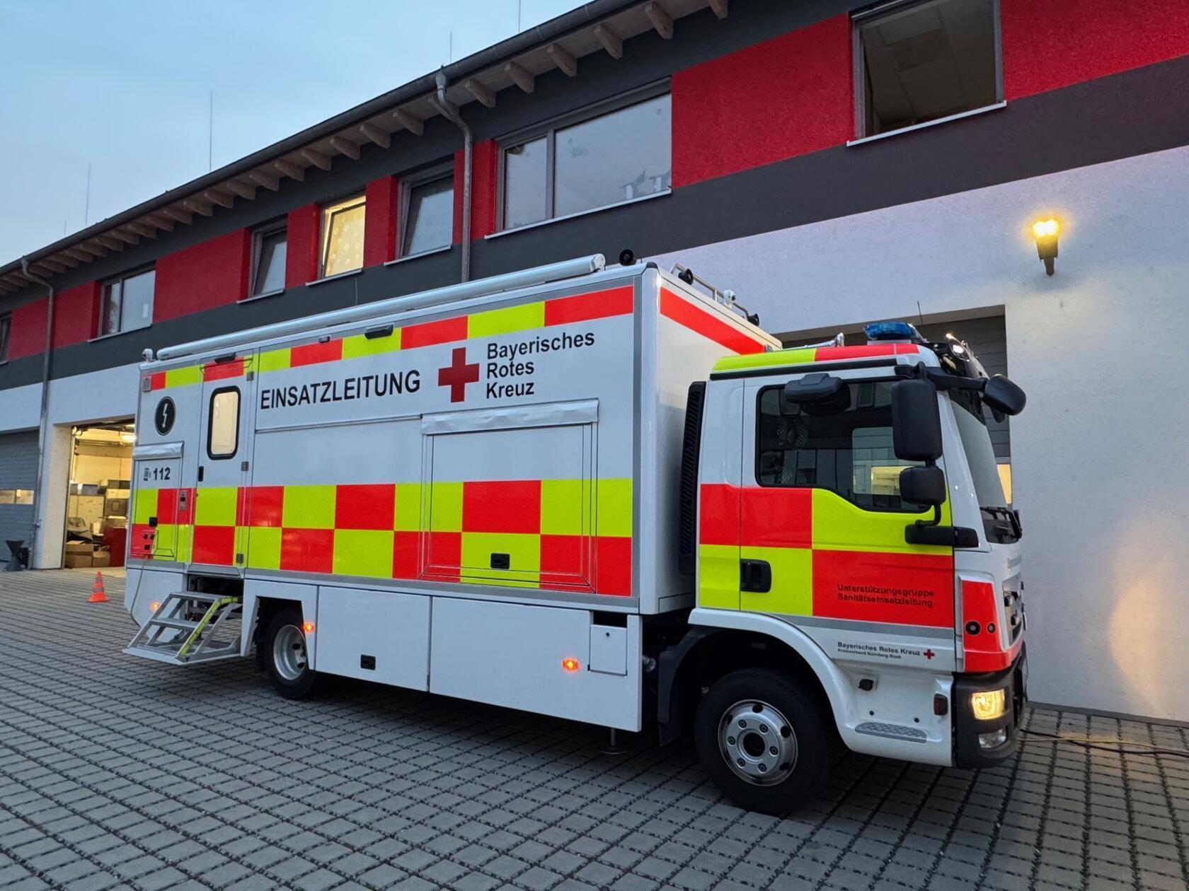 Von der Evakuierung waren auch sieben Altenheime betroffen, was die Einsatzkräfte und die Planung zur Evakuierung vor weitere Herausforderungen stellte.