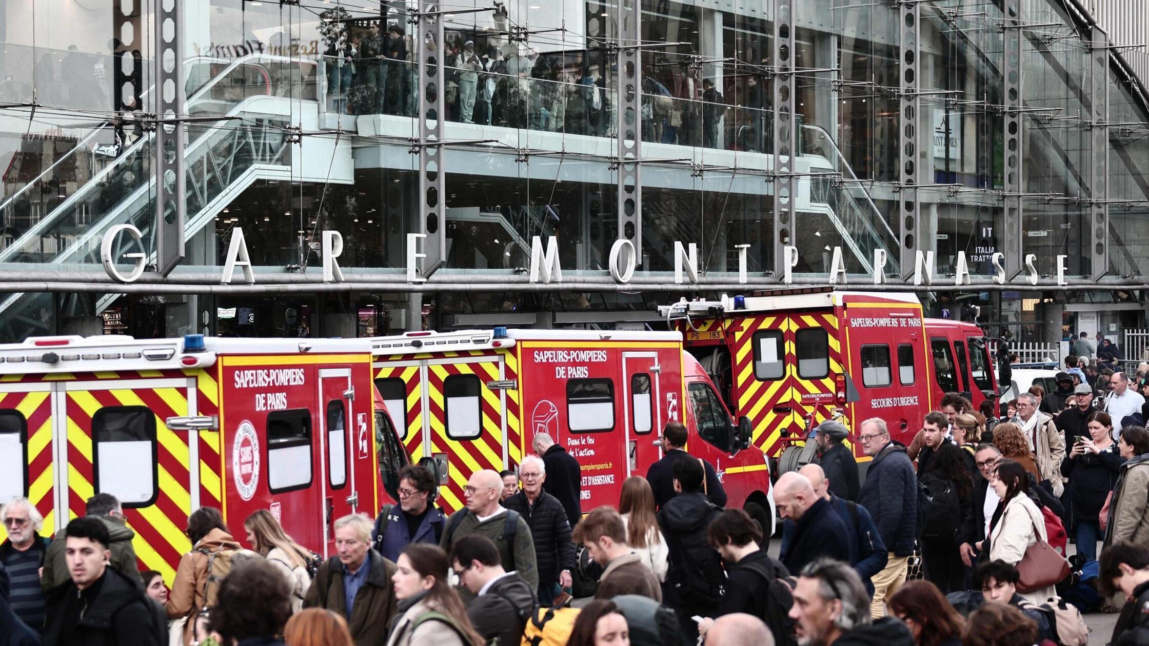 Mann zieht Messer in Paris - Polizist schießt ihn an
