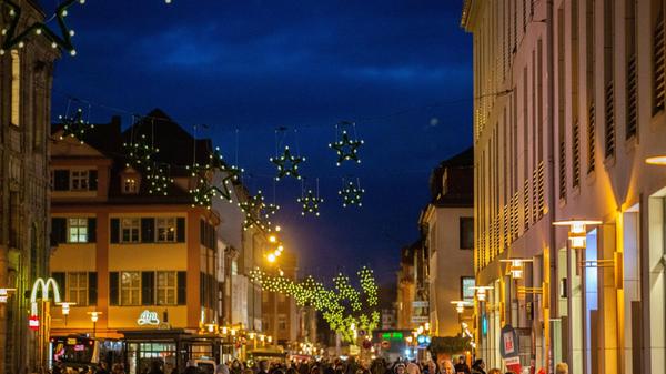 Weihnachtsmarkt in Erlangen Weihnachtsbeleuchtung