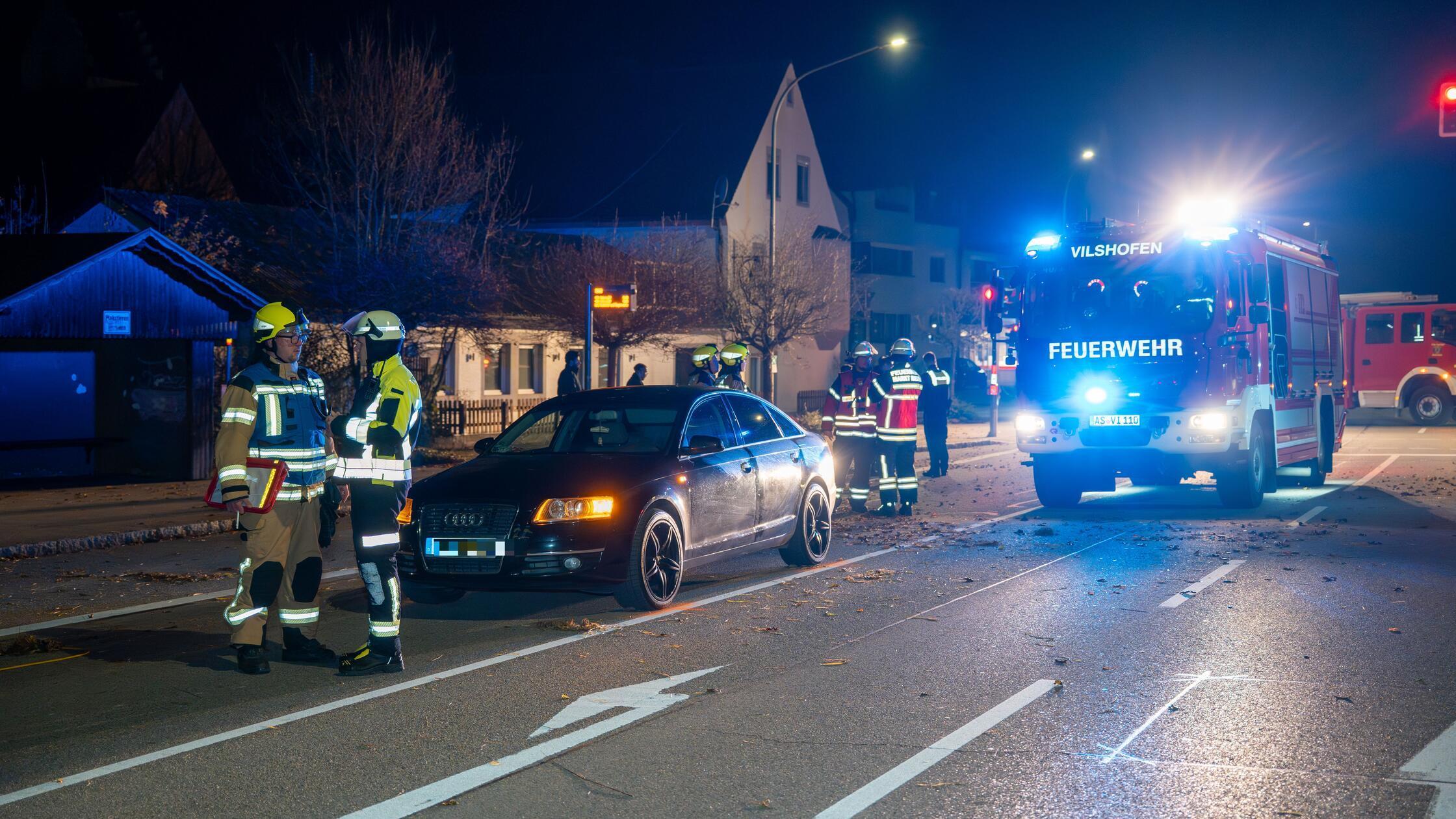 Fußgänger in Bayern von Auto erfasst und schwer verletzt - Rettungshubschrauber im Einsatz