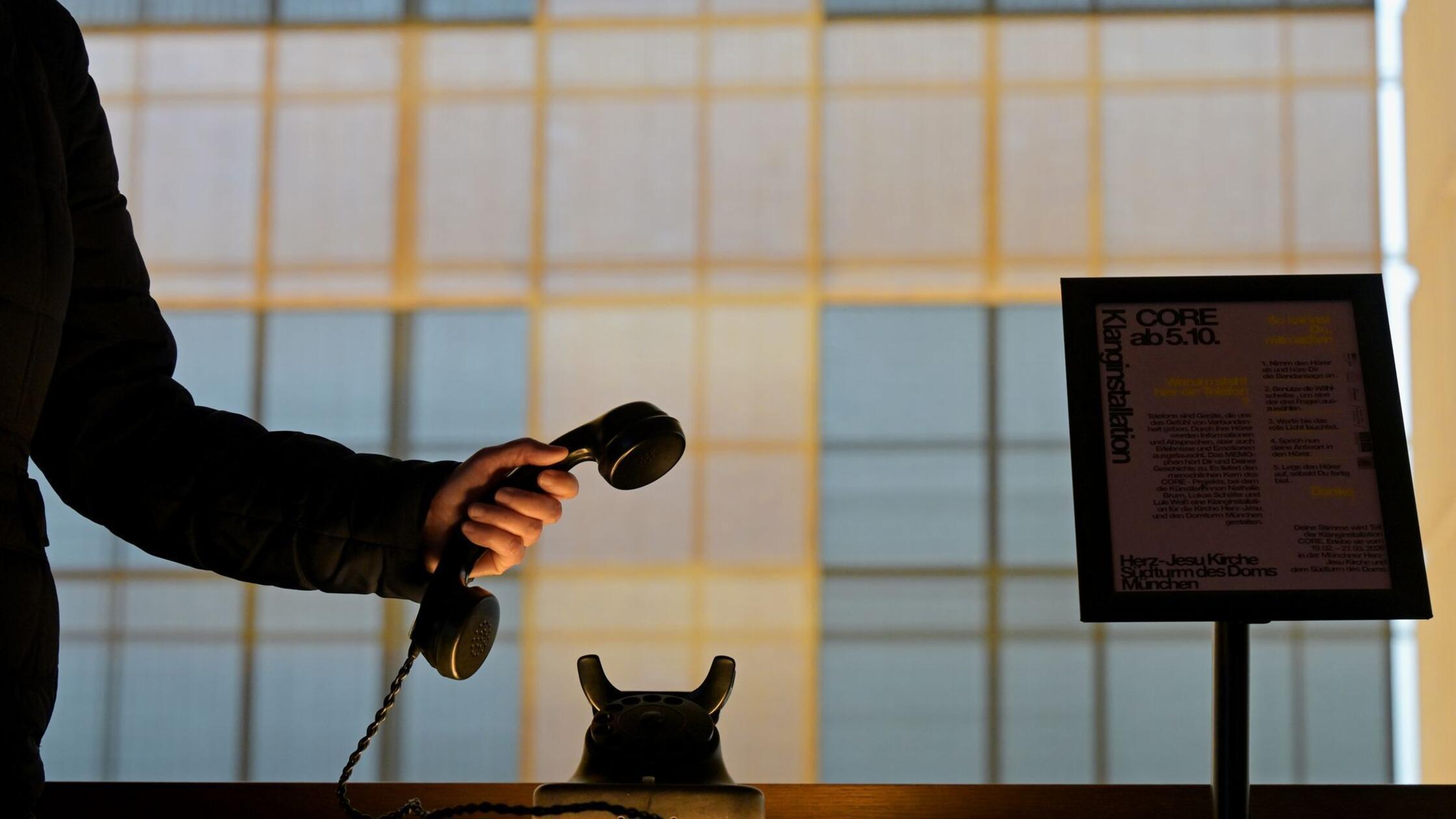 Retro-Telefon sammelt Herzensgeschichten für Klangkunst