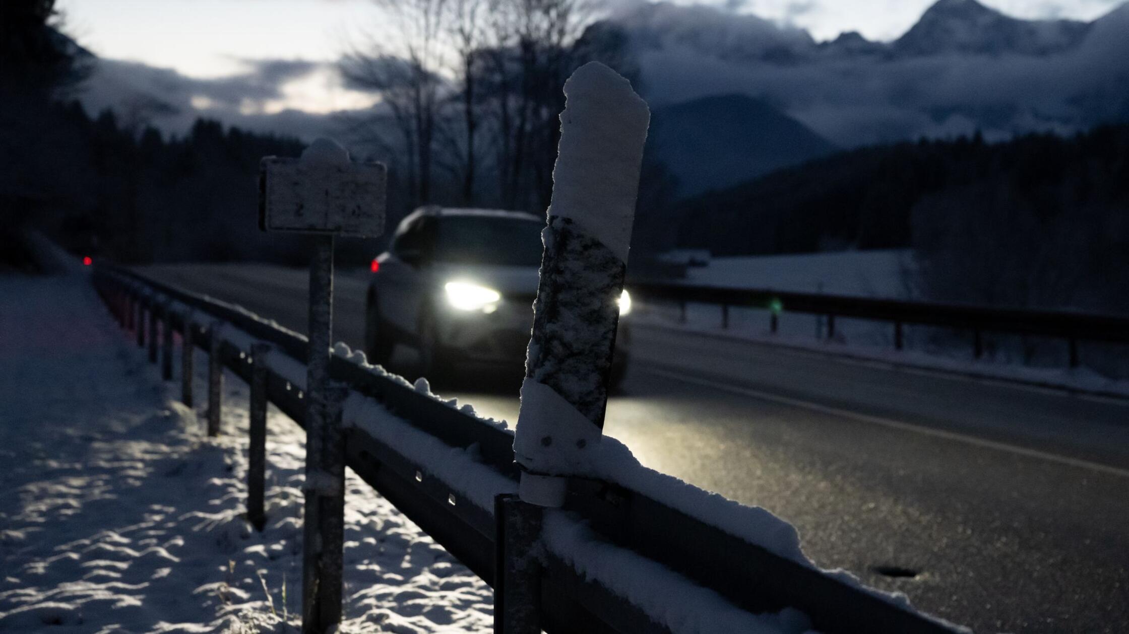 Frost und Schnee sorgen für Glättegefahr auf den Straßen: DWD warnt auch in ganz Franken