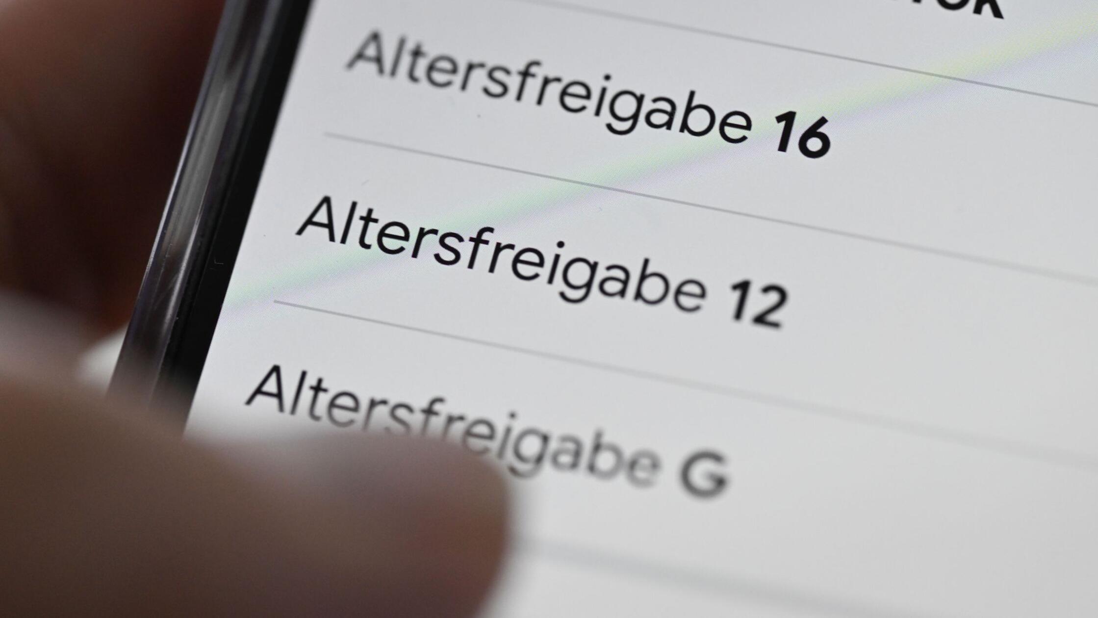 Ministerpräsident Lies: Tiktok und Co. erst ab 14 Jahren