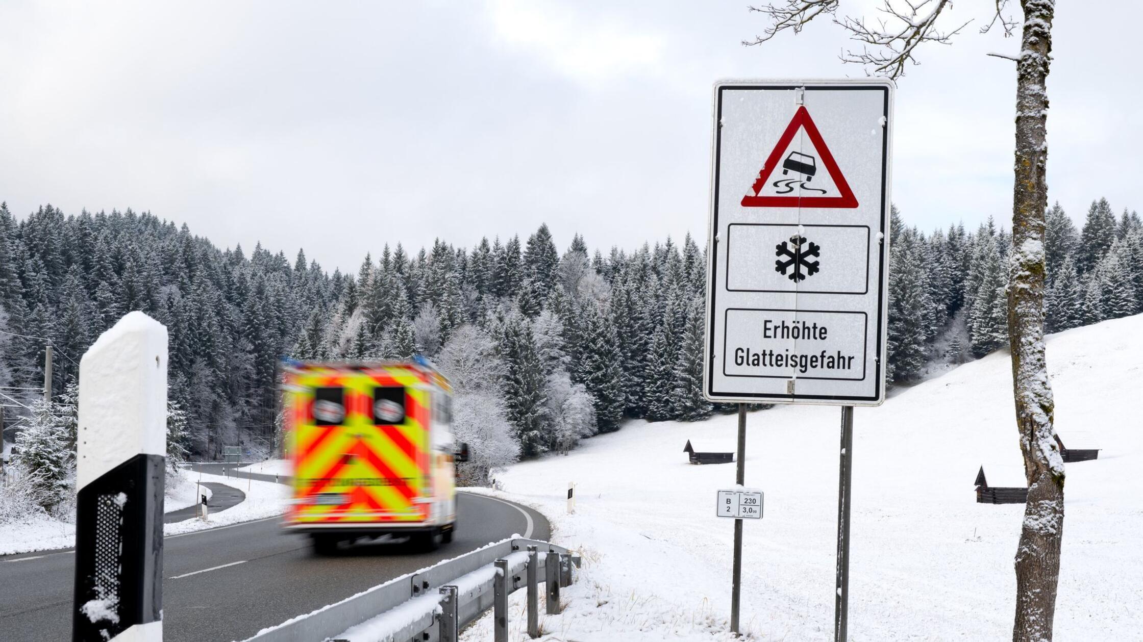 ADAC opozarja voznike v Bavarski pred poledico in snegom