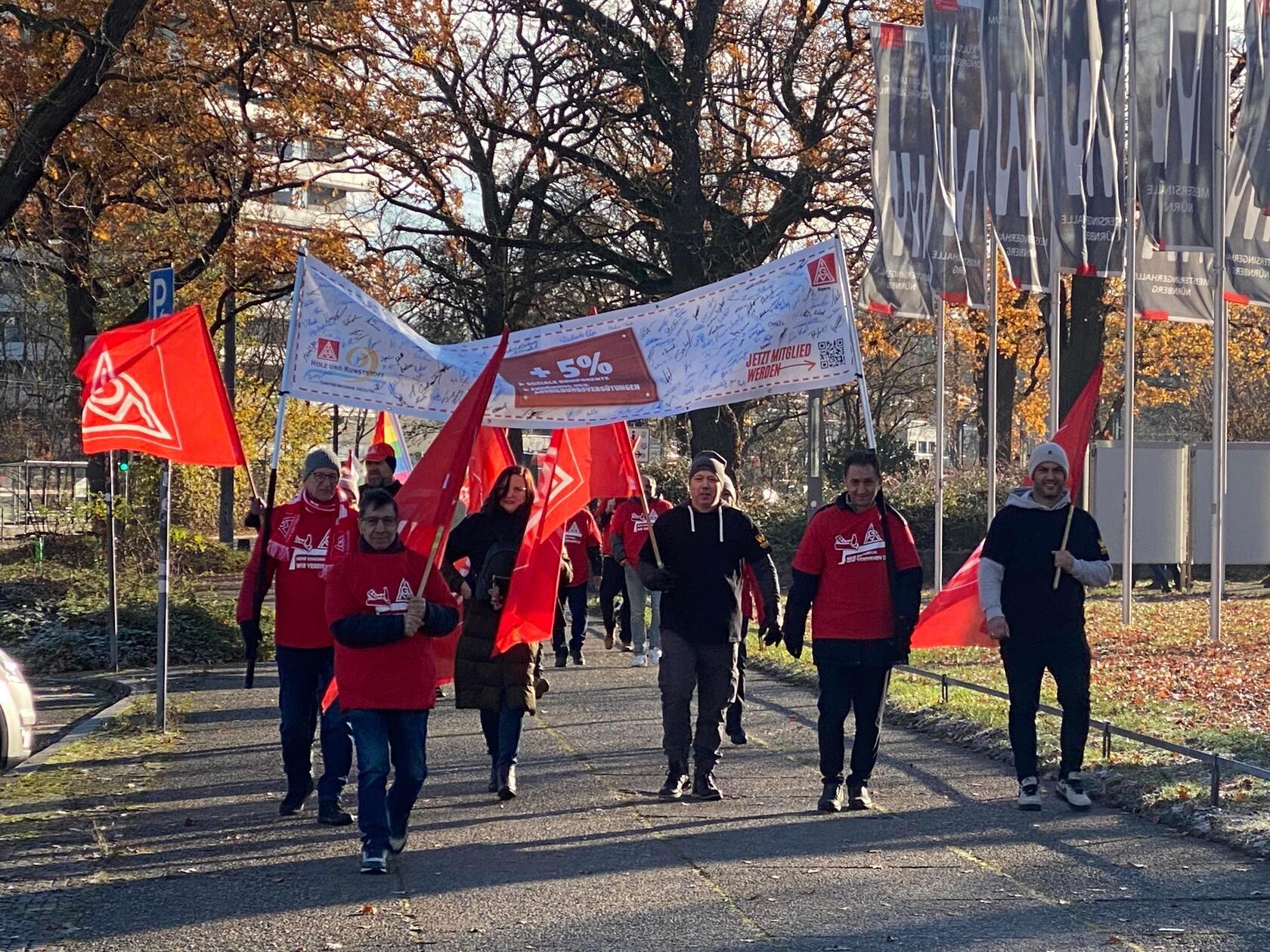 Betroffen sind laut Angaben von IG Metall rund 5000 Beschäftigte in Bayern.