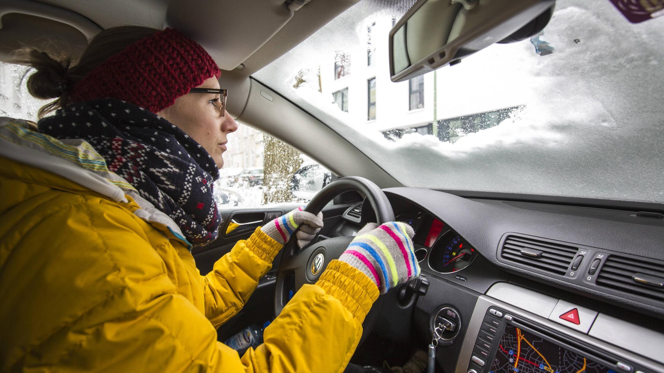 Below freezing in Franconia: Frozen car window - is a peek enough? Fine ...