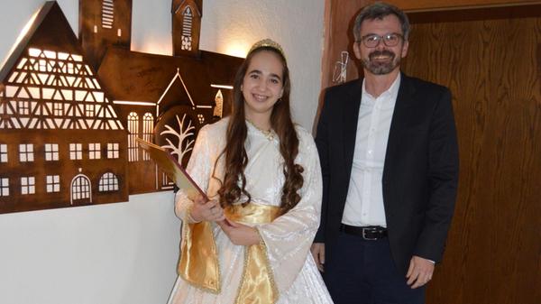 Jessica Schöll ist das Pyrbaumer Christkind, worüb