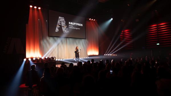 APPLAUS-Award_Laudatorin Angelika Niescier_©Bernha