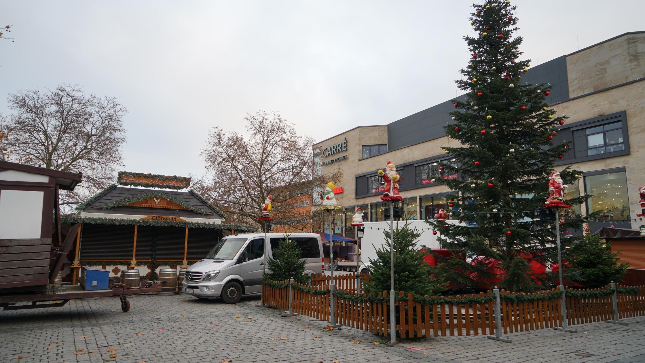 Aufbau Weihnachtsmarkt