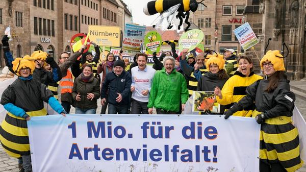 Agnes Becker (ÖDP, Mitte l-r), Norbert Schäffer (L