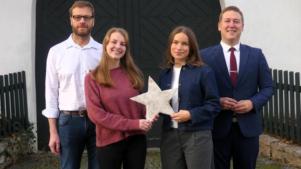 Luisa Harfolk (2.v.r.) ist das neue Christkind in