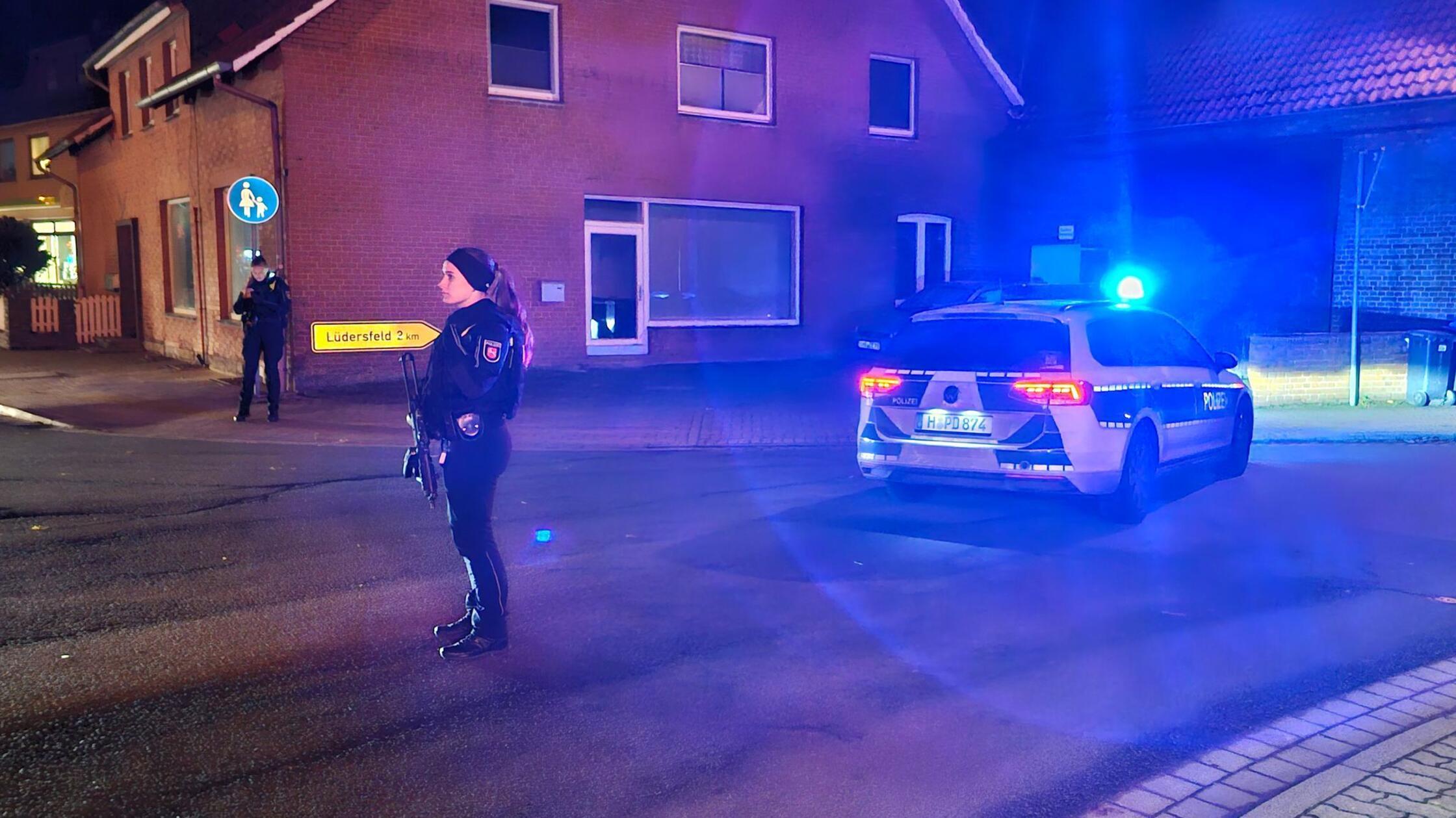 SEK-Einsatz in Lindhorst: Anwohner sollen zu Hause bleiben