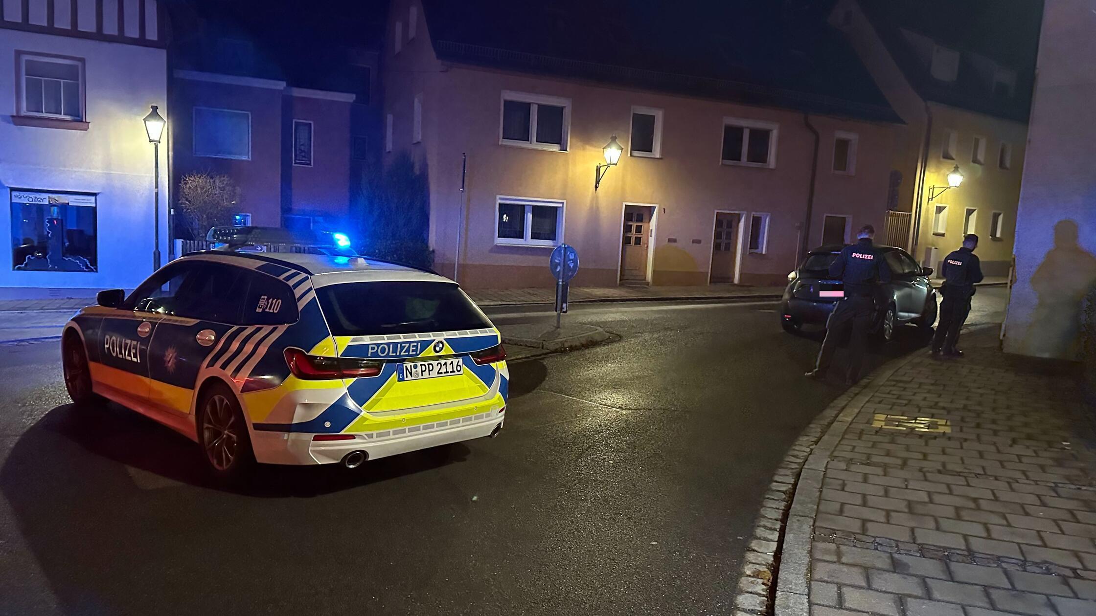 Auto erfasst FuÃŸgÃ¤ngerin: Frau muss mit Helikopt