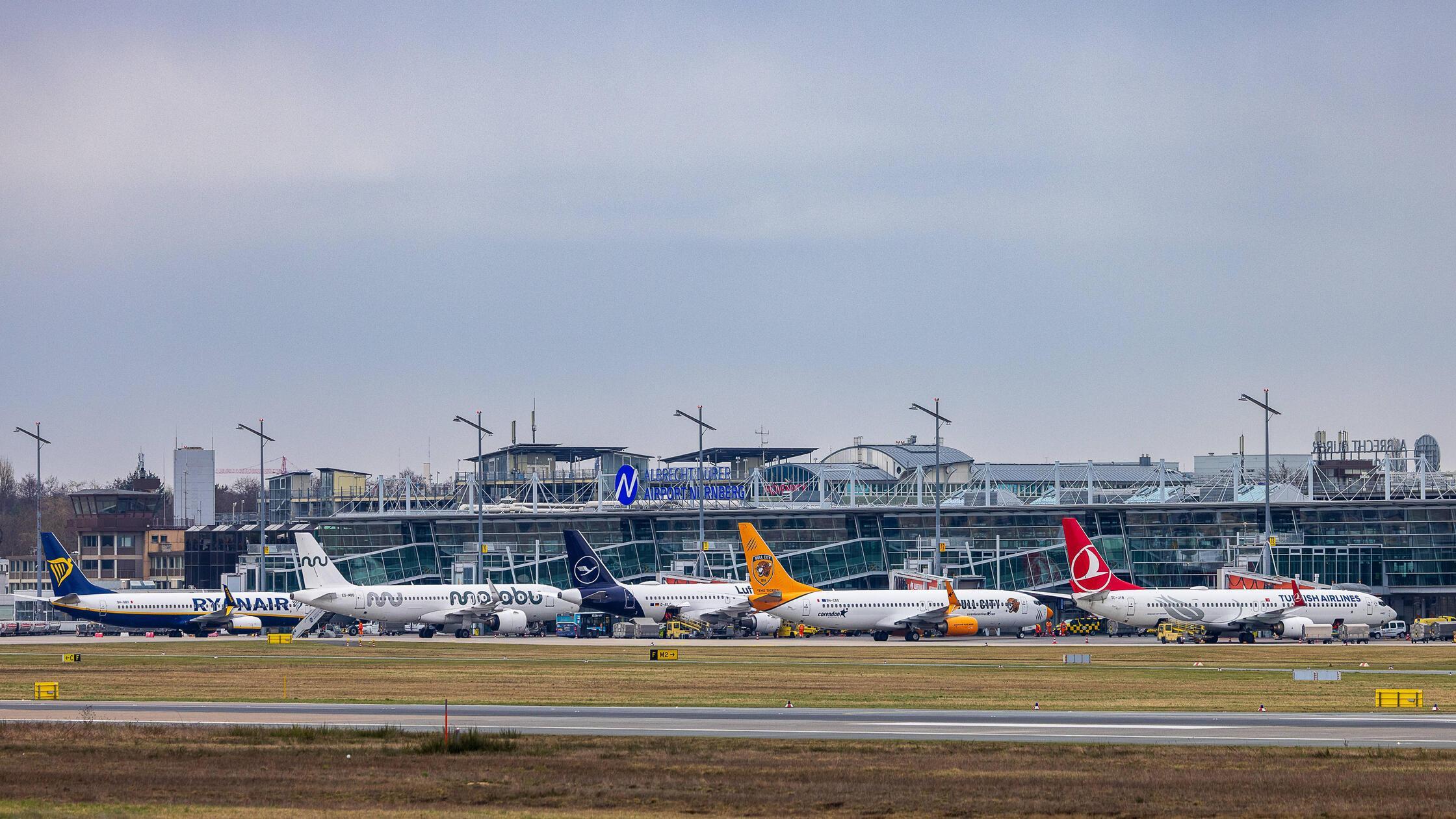 Flughafen Nürnberg, 30.03.2025 Mehrere Passagierfl
