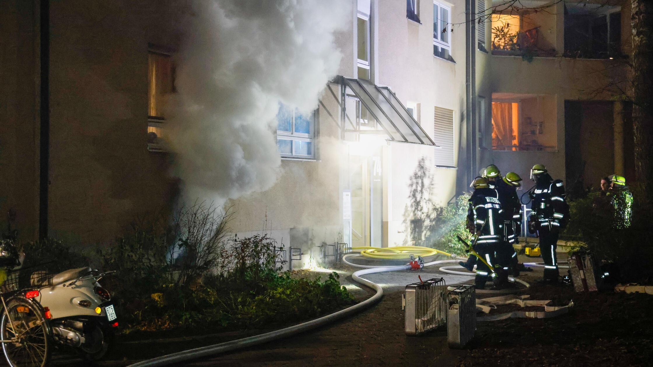 Erlangen, 21.11.2025, tha: Kellerbrand in Büchenba