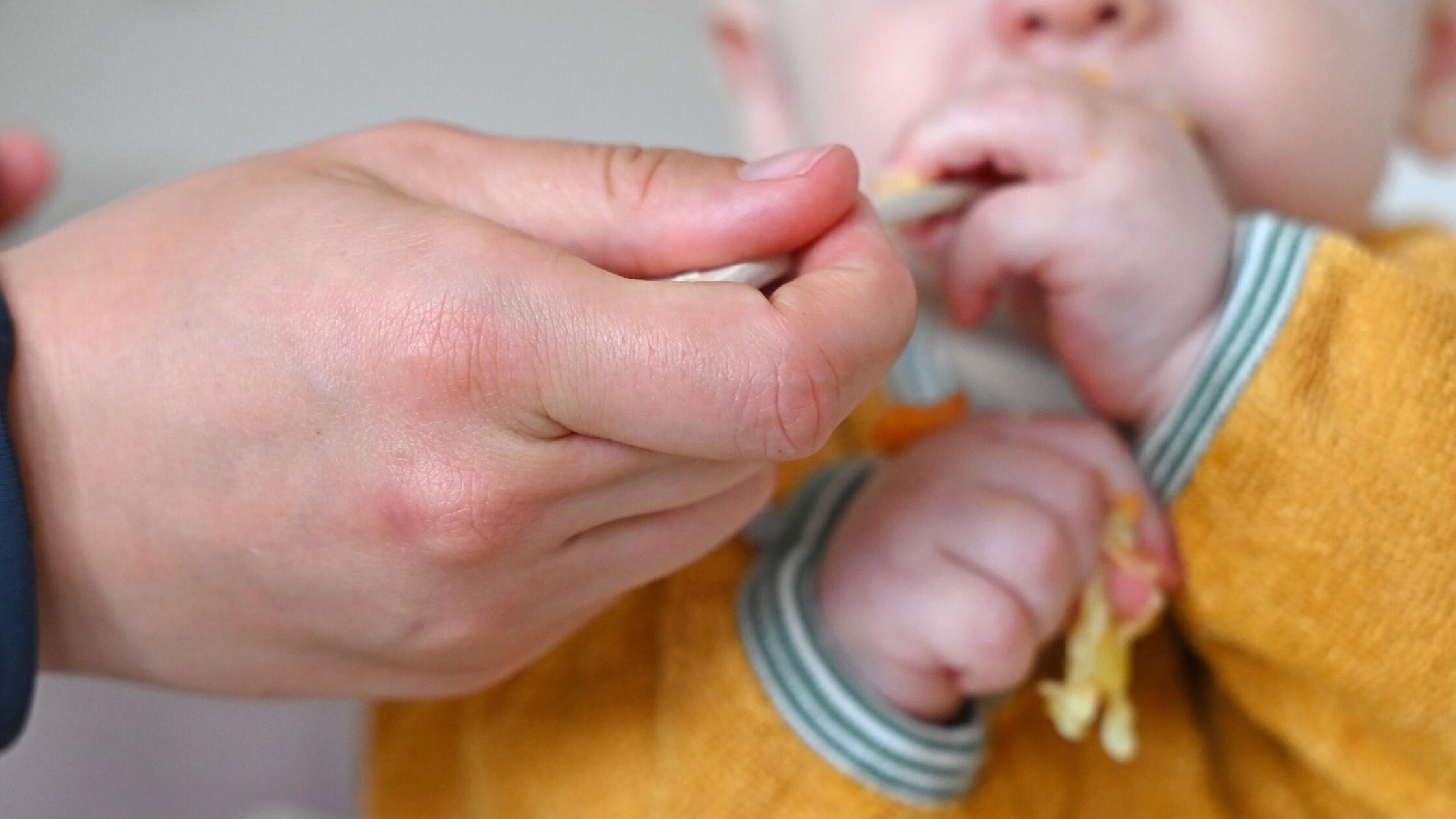 Oče treh otrok nasprotuje ukinitvi otroškega startnega denarja