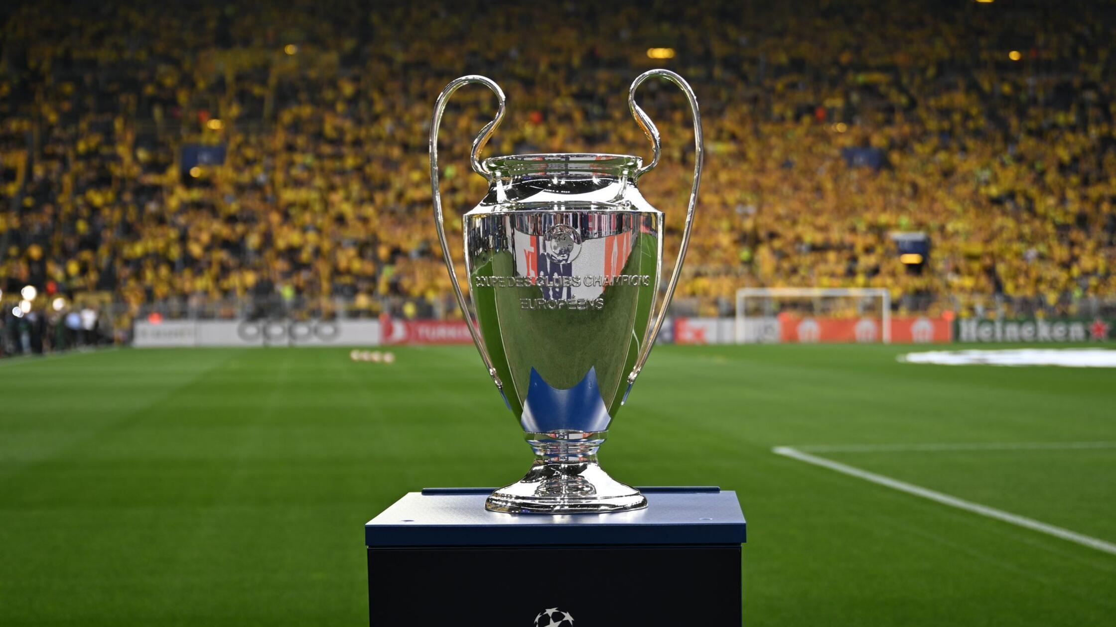 Navijači kritizirajo trženje medijskih pravic v nogometu zaradi naraščajočih stroškov