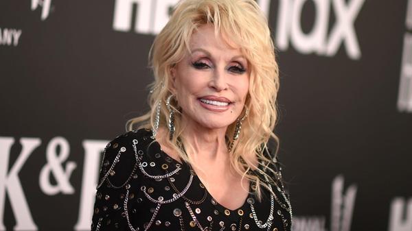Dolly Parton kommt zur Einführungszeremonie der Ro