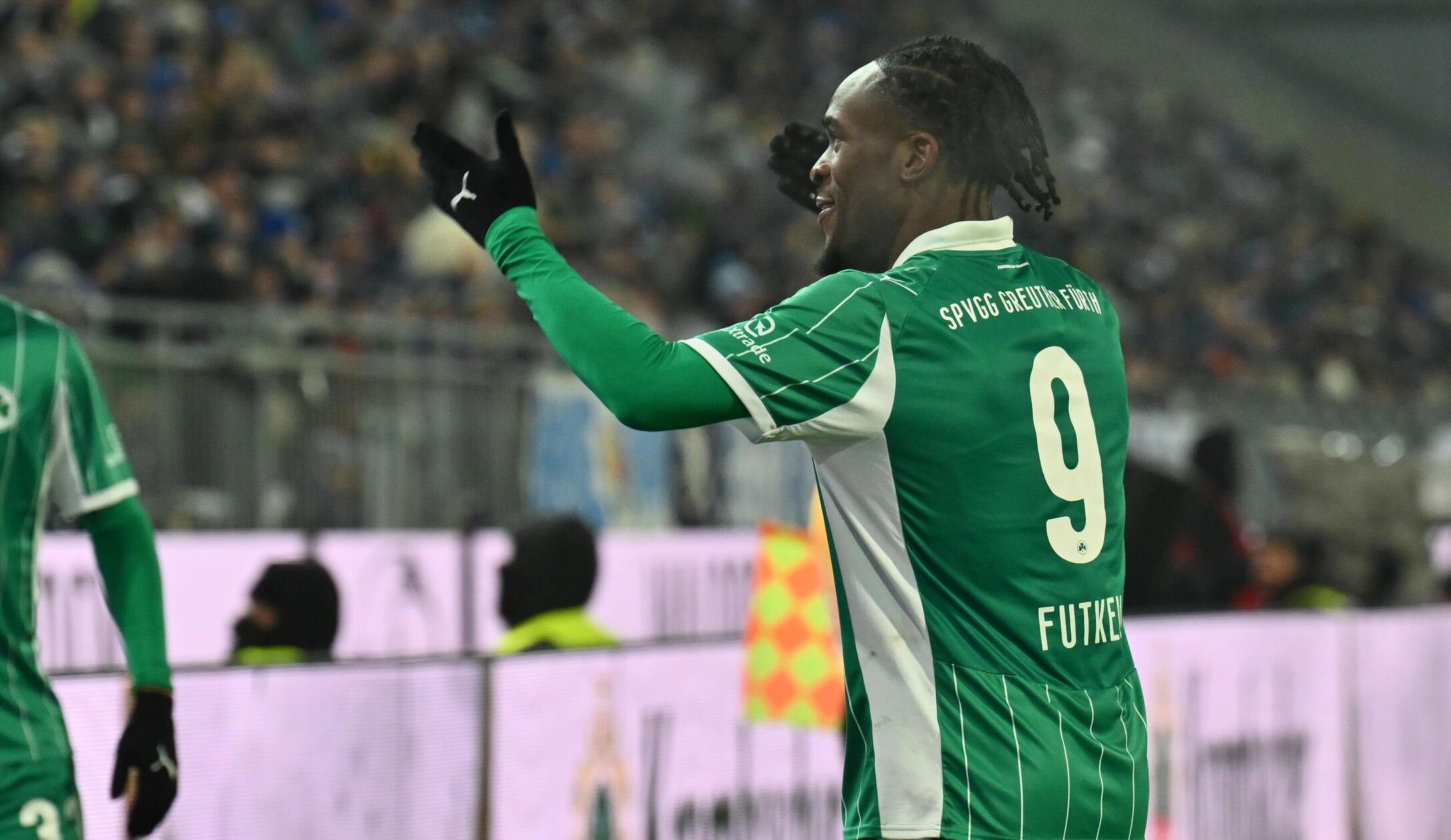 Futkeu bejubelt seinen Treffer - Partie gedreht!