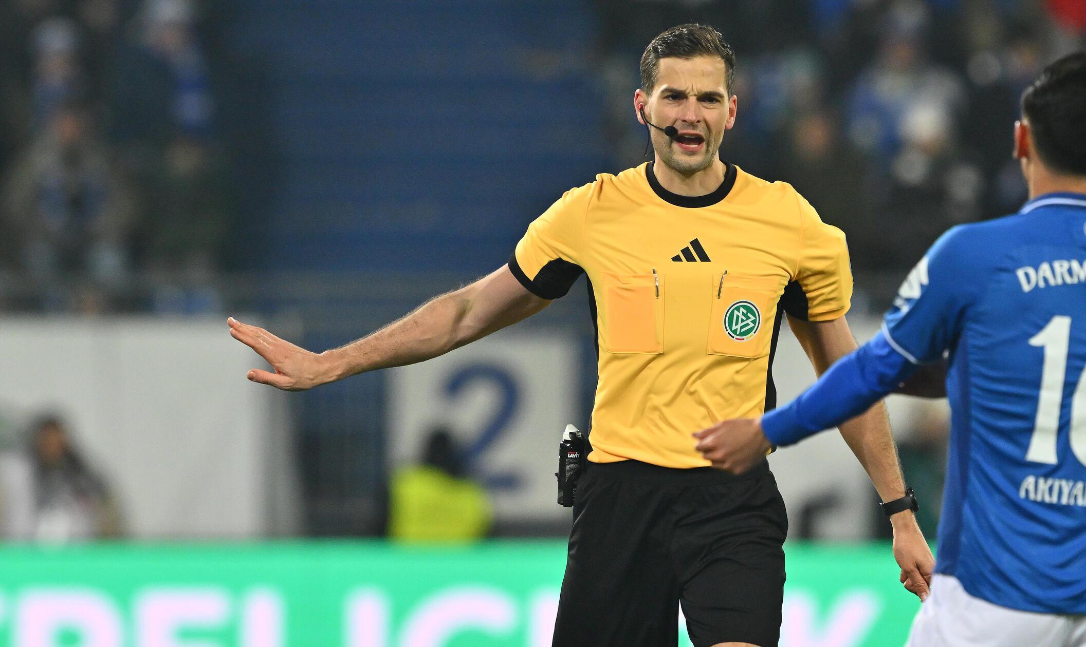 Bitter aus Fürther Sicht: Sowohl das Schiedsrichtergespann auf dem Platz als auch der Kölner Keller haben eine klare Abseitsposition von Hornby übersehen. Der Treffer hätte nicht zählen dürfen.