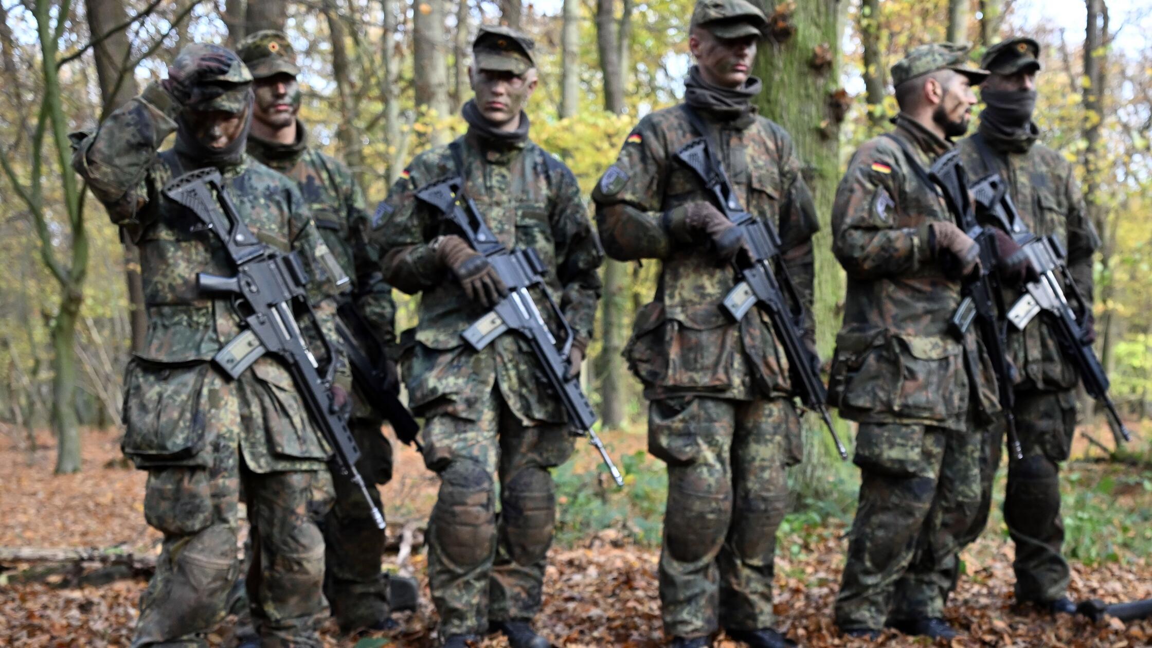 Večina podpira nov model naborništva z vprašalniki in vpoklicom