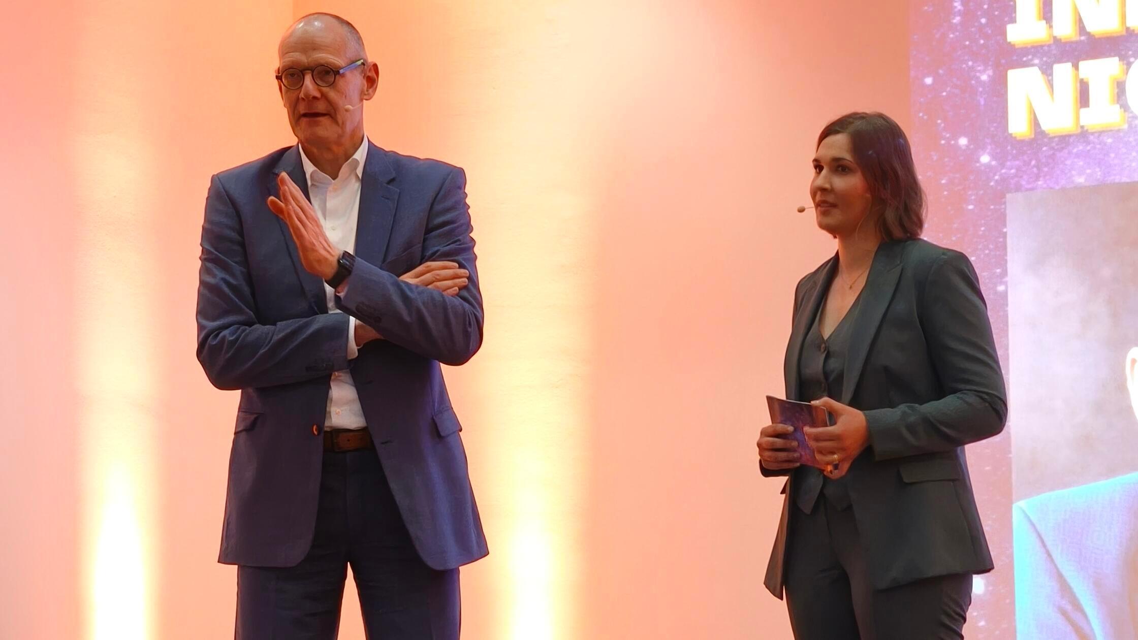 Dr. Bernd Montag (links), CEO von Siemens Healthin