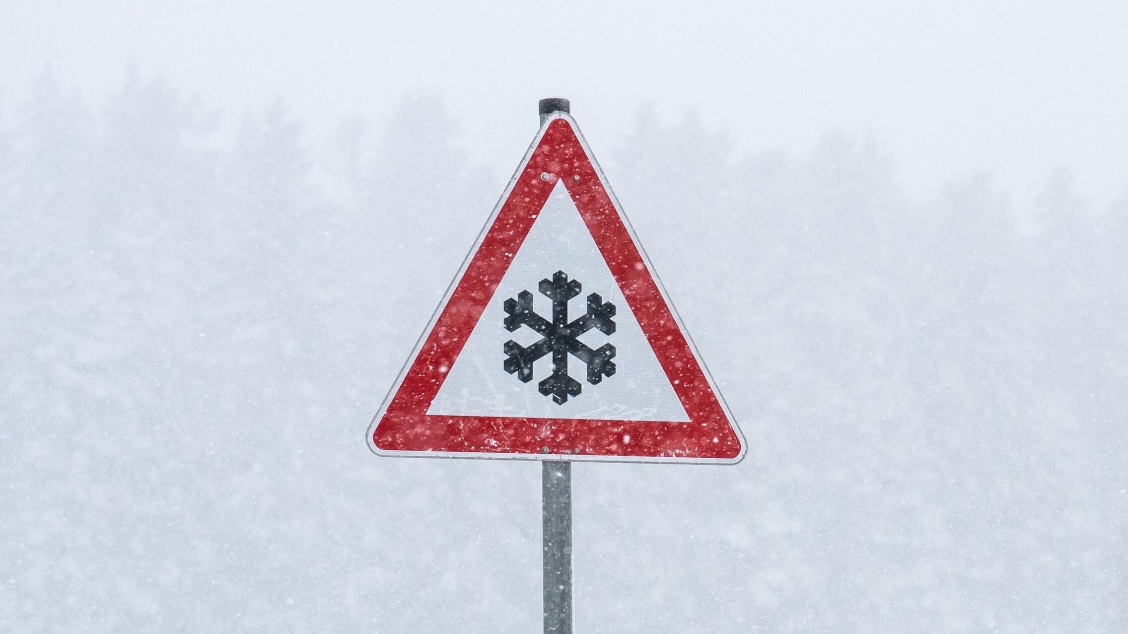 Schnee und Glatteis - Straßen können spiegelglatt werden