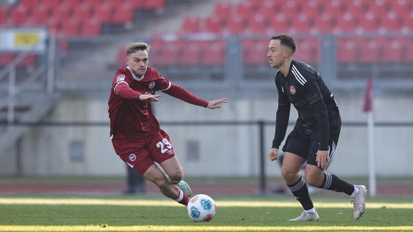 Der FCN tut sich gegen dicht gestaffelte Gäste in der ersten Halbzeit extrem schwer.