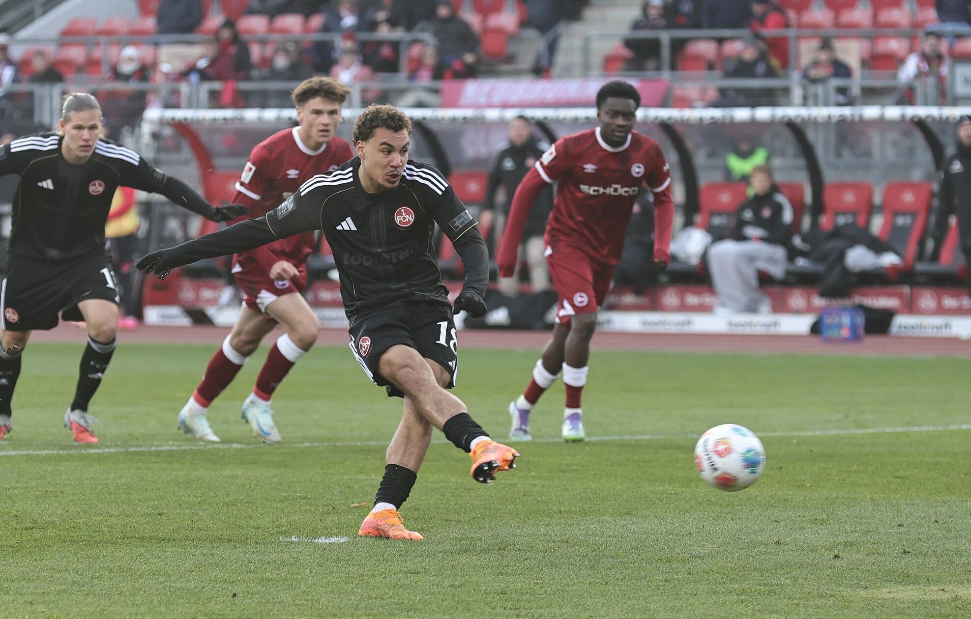 Rafael Lubach tritt an...