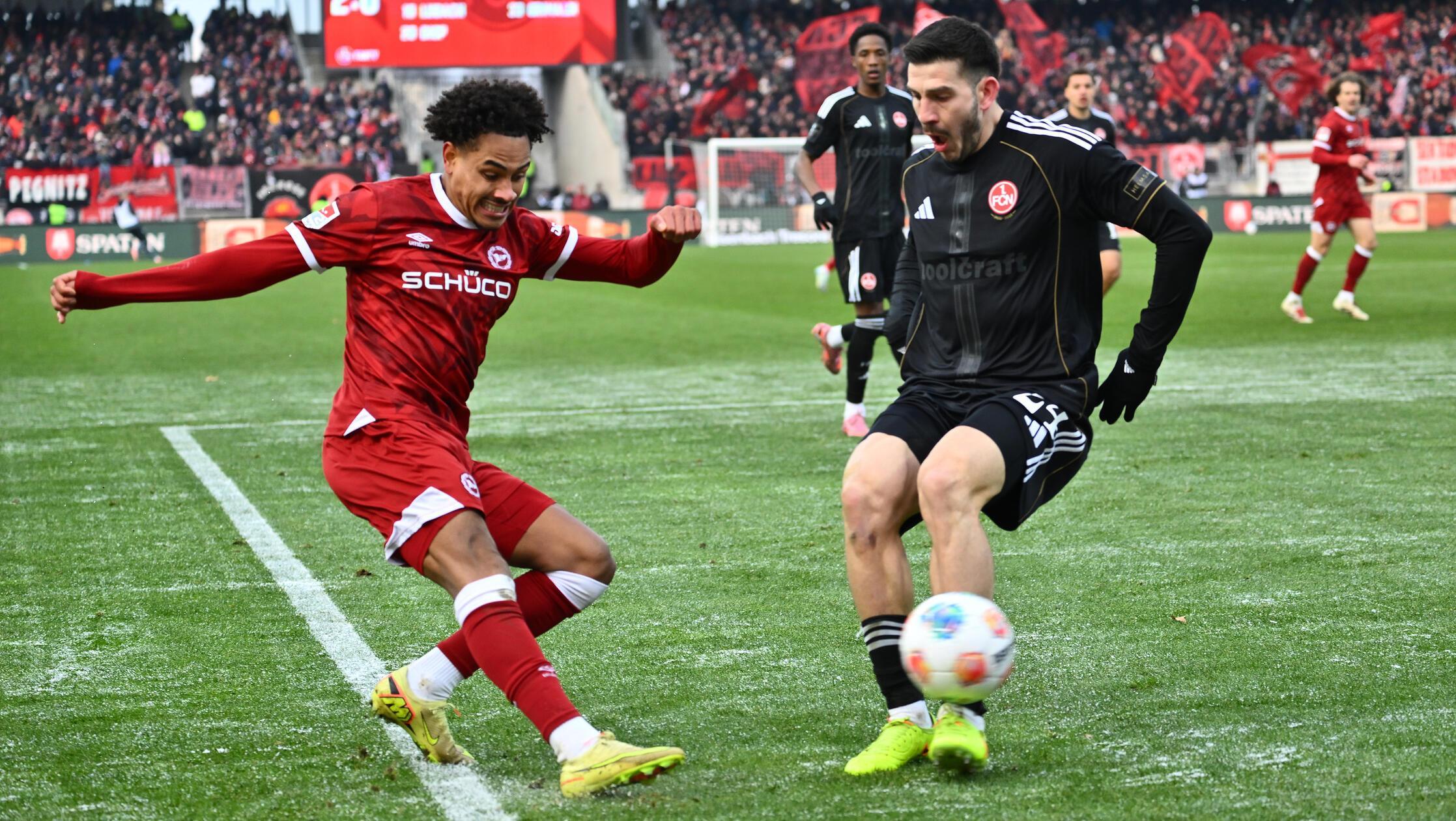 Der FCN beschränkt sich in der Folge auf die Abwehrarbeit und lässt gegen bemühte, aber harmlose Bielefelder nichts anbrennen.