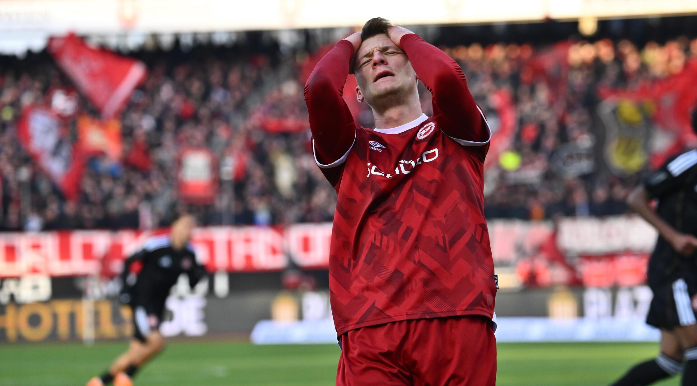 Es soll nicht sein für die Gäste, die in der Schlussphase noch einmal alles nach vorne werfen, aber glücklos bleiben.