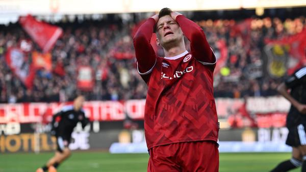 Es soll nicht sein für die Gäste, die in der Schlussphase noch einmal alles nach vorne werfen, aber glücklos bleiben.