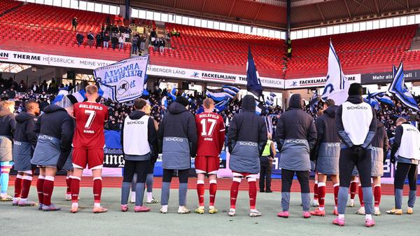 Stattdessen feiern die Nürnberger einen verdienten und letztlich ungefährdeten Heimsieg. In der kommenden Woche reist der FCN zum Topspiel am Samstagabend nach Magdeburg.