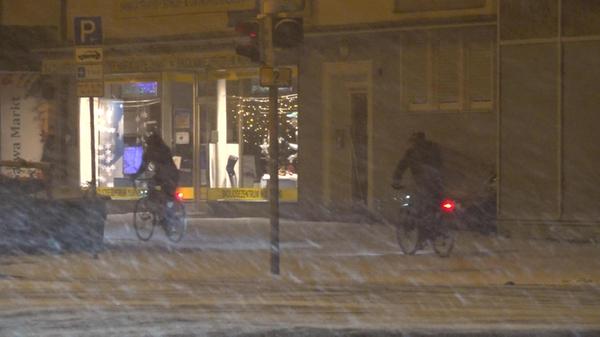 Die Straßen der Frankenmetropole wurden von einem leichten Schneeteppich bedeckt.