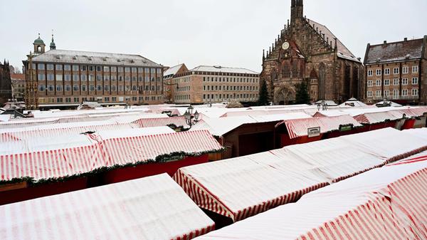 Winter in Nürnberg erster Schnee Christkindlesmark