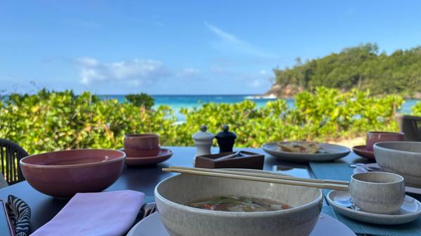 Was braucht es für einen perfekten Start in den Tag? Frühstück mit Aussicht.