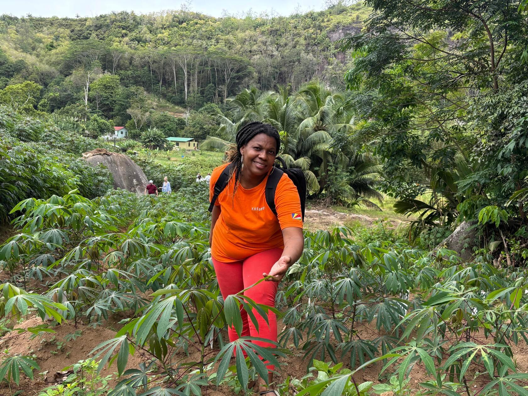 Myra und ihr Mann Hendrick Herminie lassen die Tradition des Großvaters wieder aufleben - und betreiben die mit der "HH Farm" größte Maniok-Plantage der Insel. Infos: www.seychelles.com/listingdetails/6603ae474557e22dd27b7924