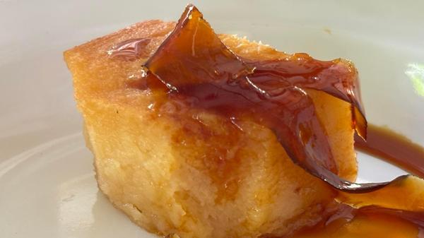 Alternativ kann auch Maniok-Kuchen gebacken werden. Eine Offenbarung mit hausgemachter Papayamarmelade.