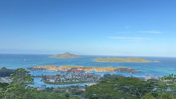 157 Quadratkilometer groß ist Mahé, die größte Insel der Seychellen. Sie sind ein Archipel aus 115 Inseln im Indischen Ozean vor der Ostküste Afrikas.
