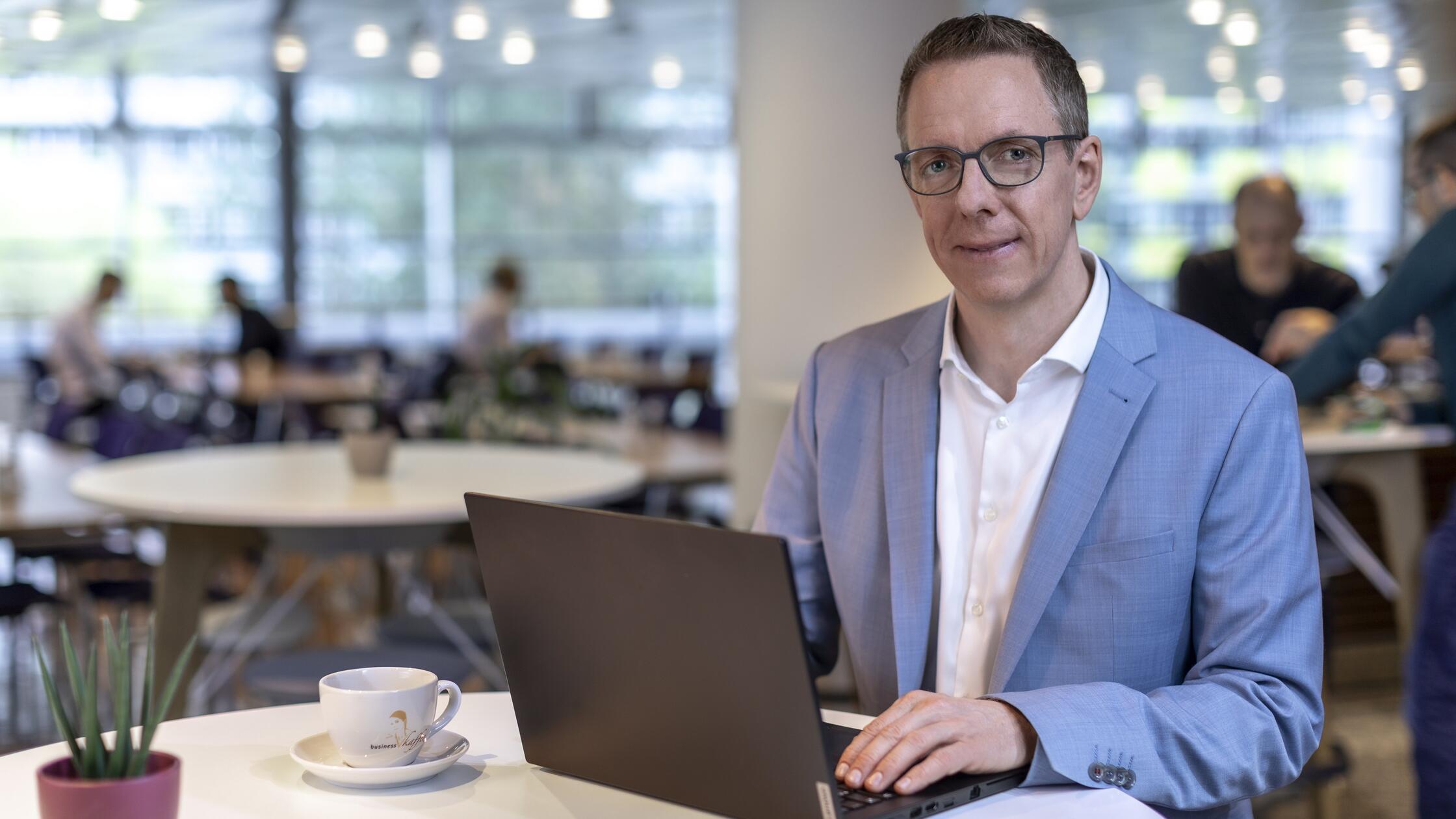 Motiv: Vorstandsvorsitzender der Nürnberger Versic