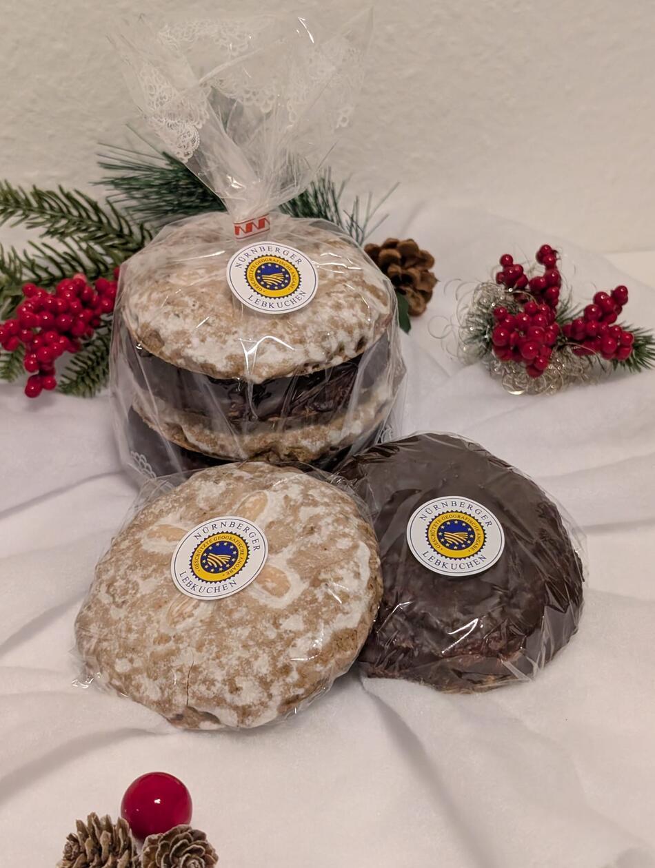 Platz 9: In der Gibitzenhofstraße 2, in Nürnberg, bietet die <b>Thomas Ipta</b> und sein Team zur Weihnachtszeit handgemachte Lebkuchen an. Die Bäckerei ist ein traditioneller, kleiner Handwerksbetrieb und befindet sich seit 1951 in Familienbesitz und schafft es in unserer Umfrage auf Platz neun.