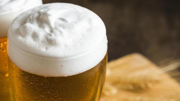 Hochwinkelbrille Bierschaum